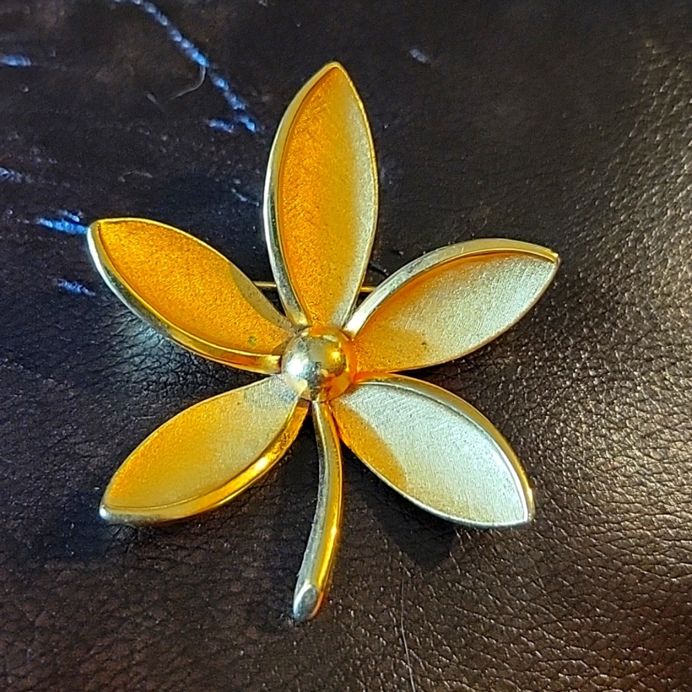 Crown trifari vintage pin